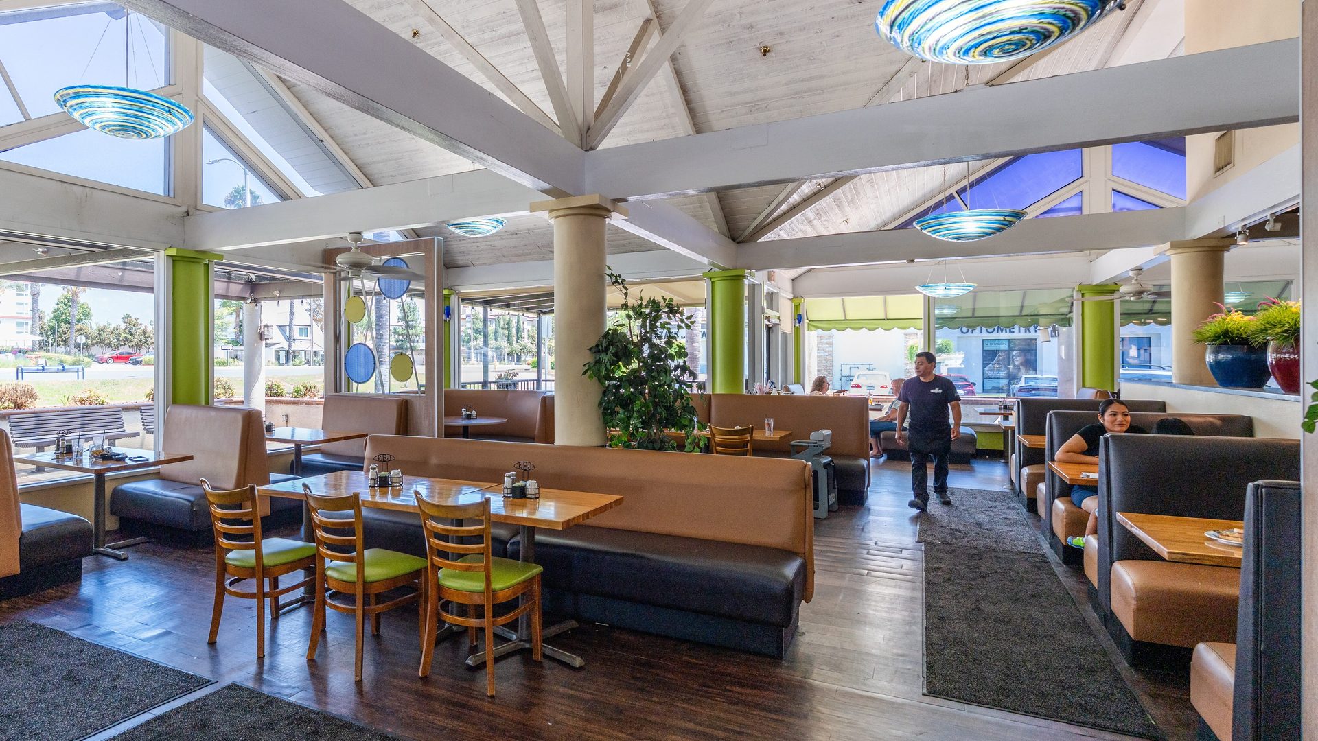 A place built on big plates