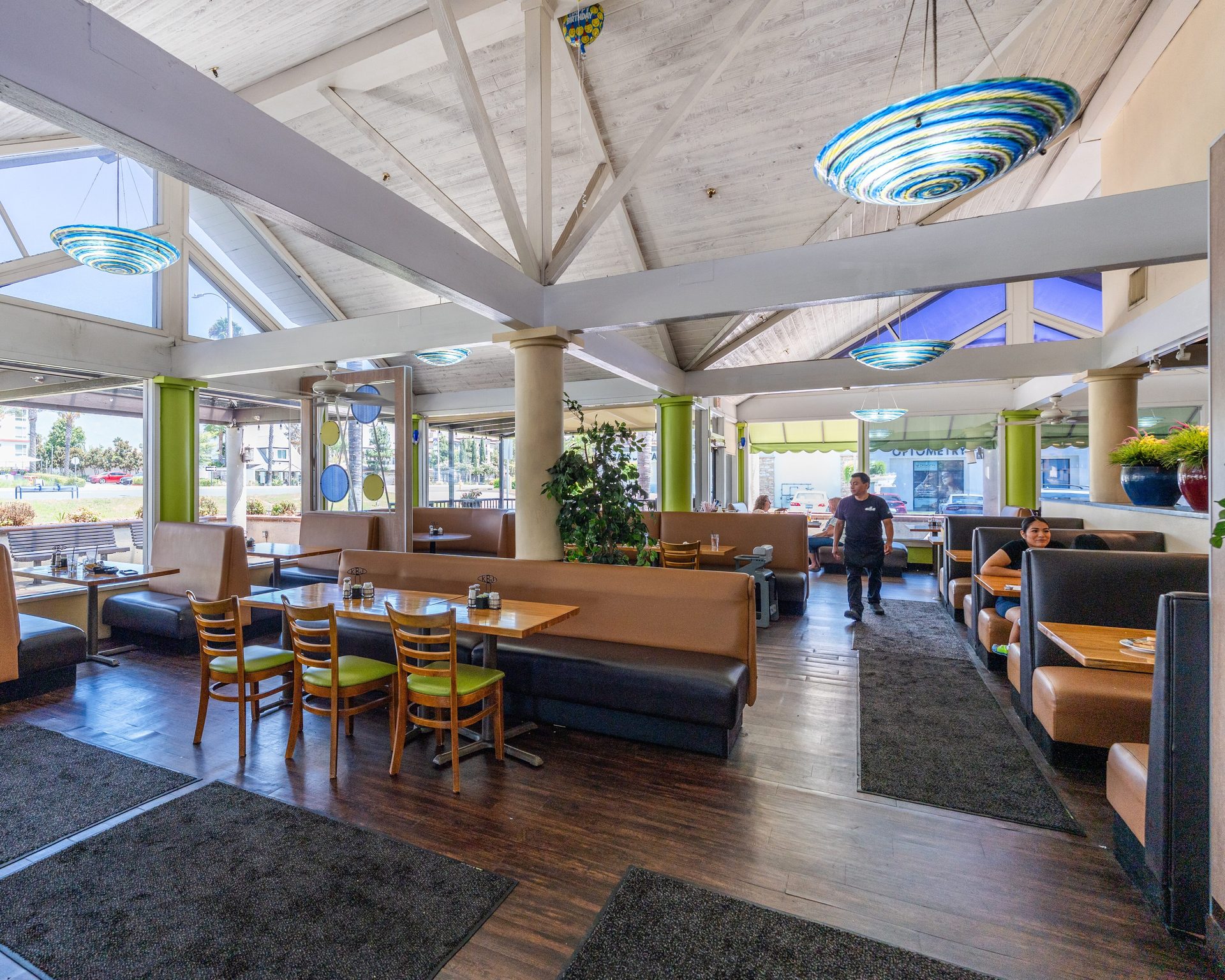 A place built on big plates